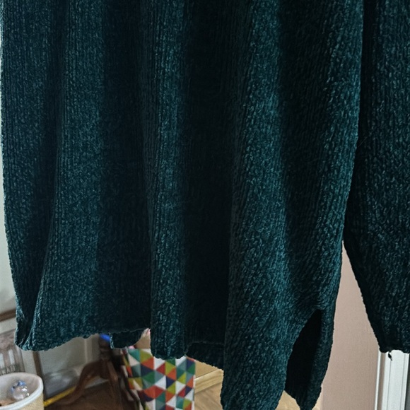 Ladies pullover sweater. - Picture 3 of 3